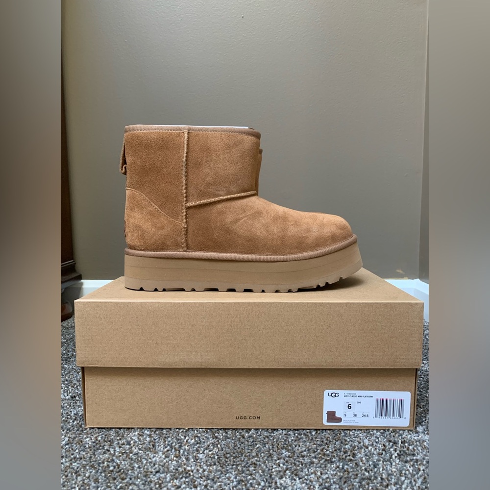 UGG Kids Classic Mini Platform Boots Chestnut - Can Fit Women’s